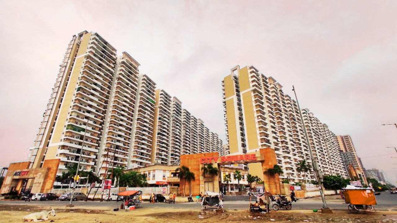 What financial benefits do ready-to-move-in properties offer?