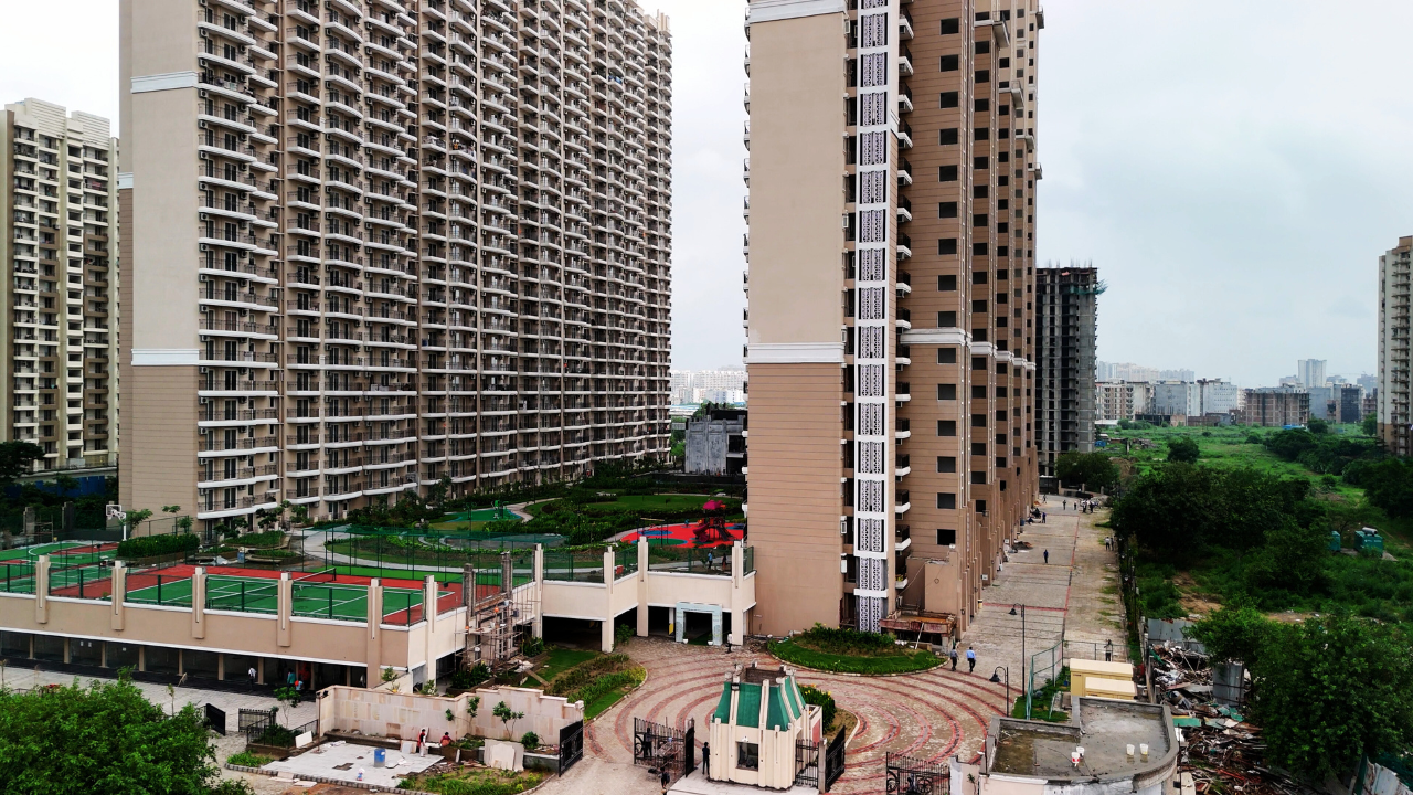 What financial benefits do ready-to-move-in properties offer?
