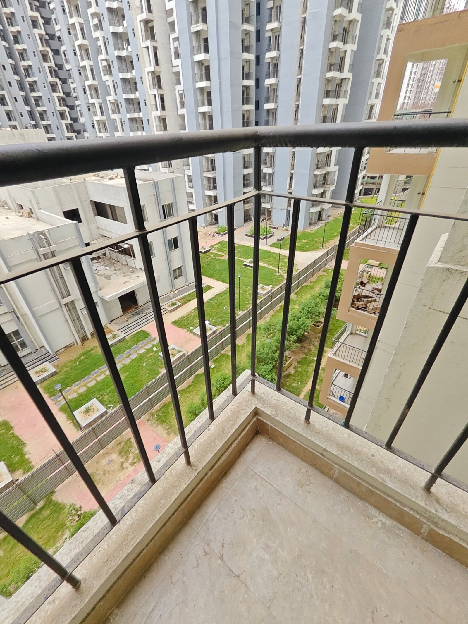 3 BHK Apartment in Amrapali Golf Homes at Greater Noida West