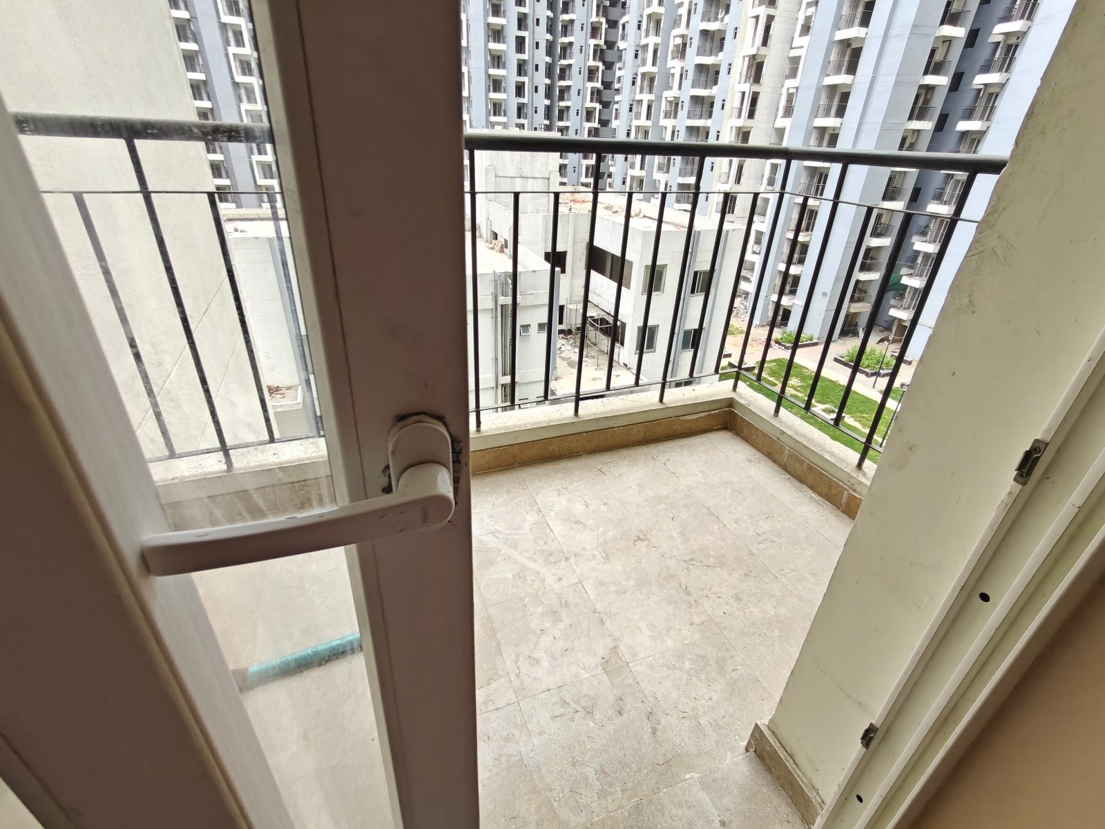 3 BHK Apartment in Amrapali Golf Homes at Greater Noida West