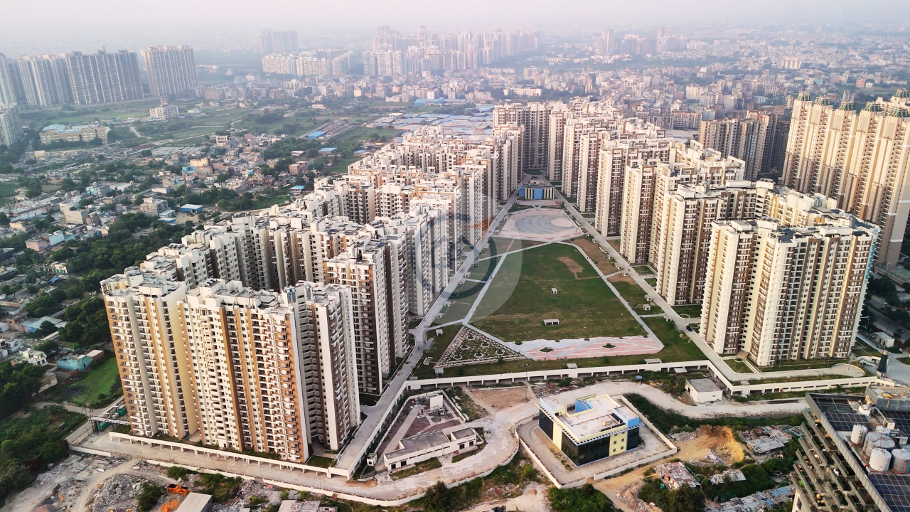 Amrapali Golf Homes - Features