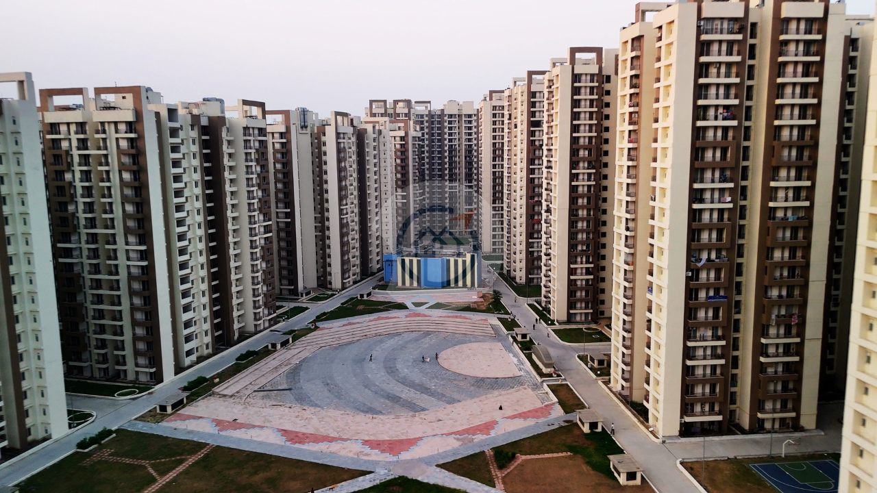 Amrapali Golf Homes - Developer Background