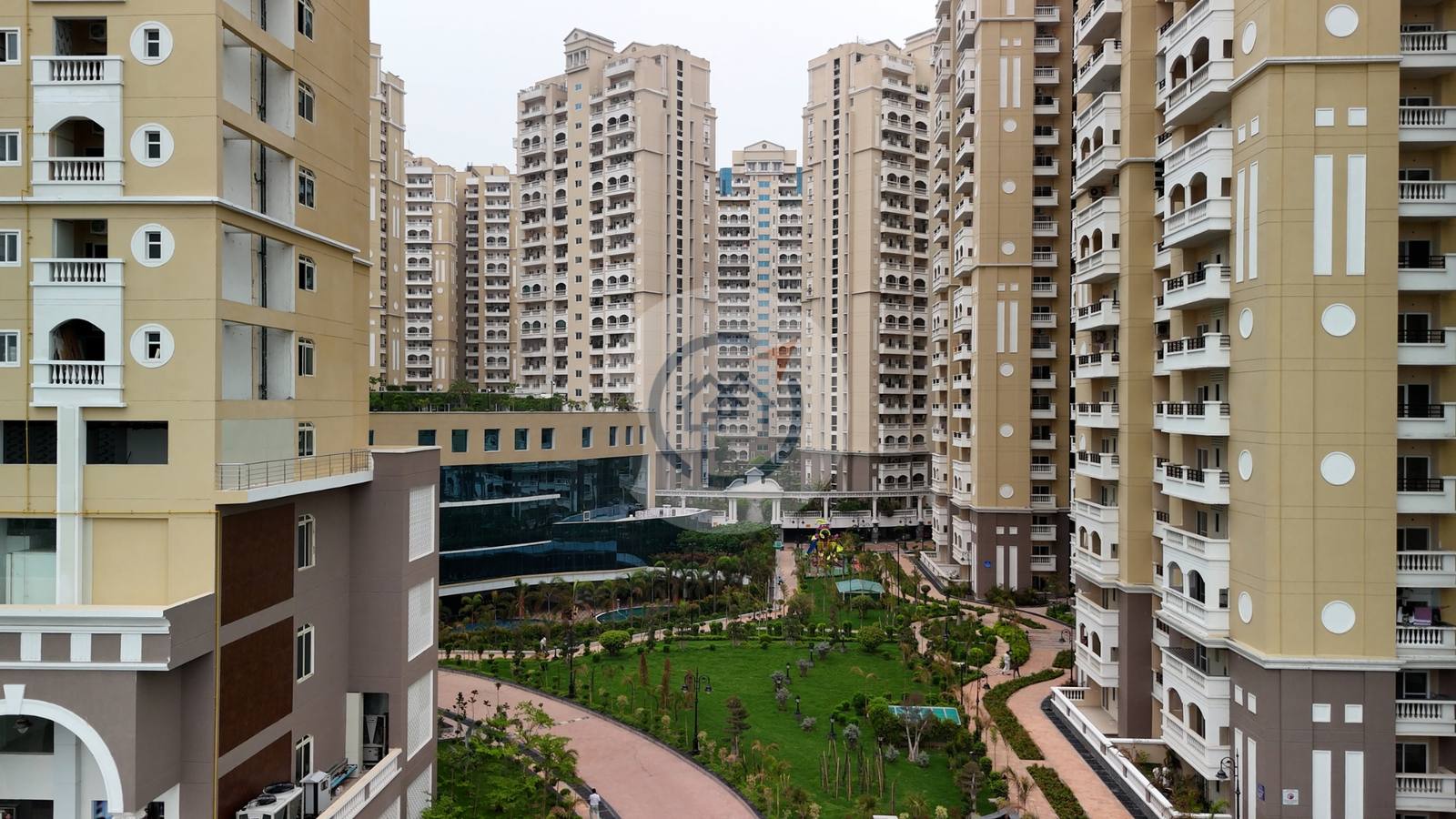 Purvanchal Royal City - Features