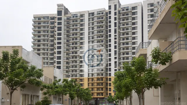 Paramount Golf Foreste - Developer Background