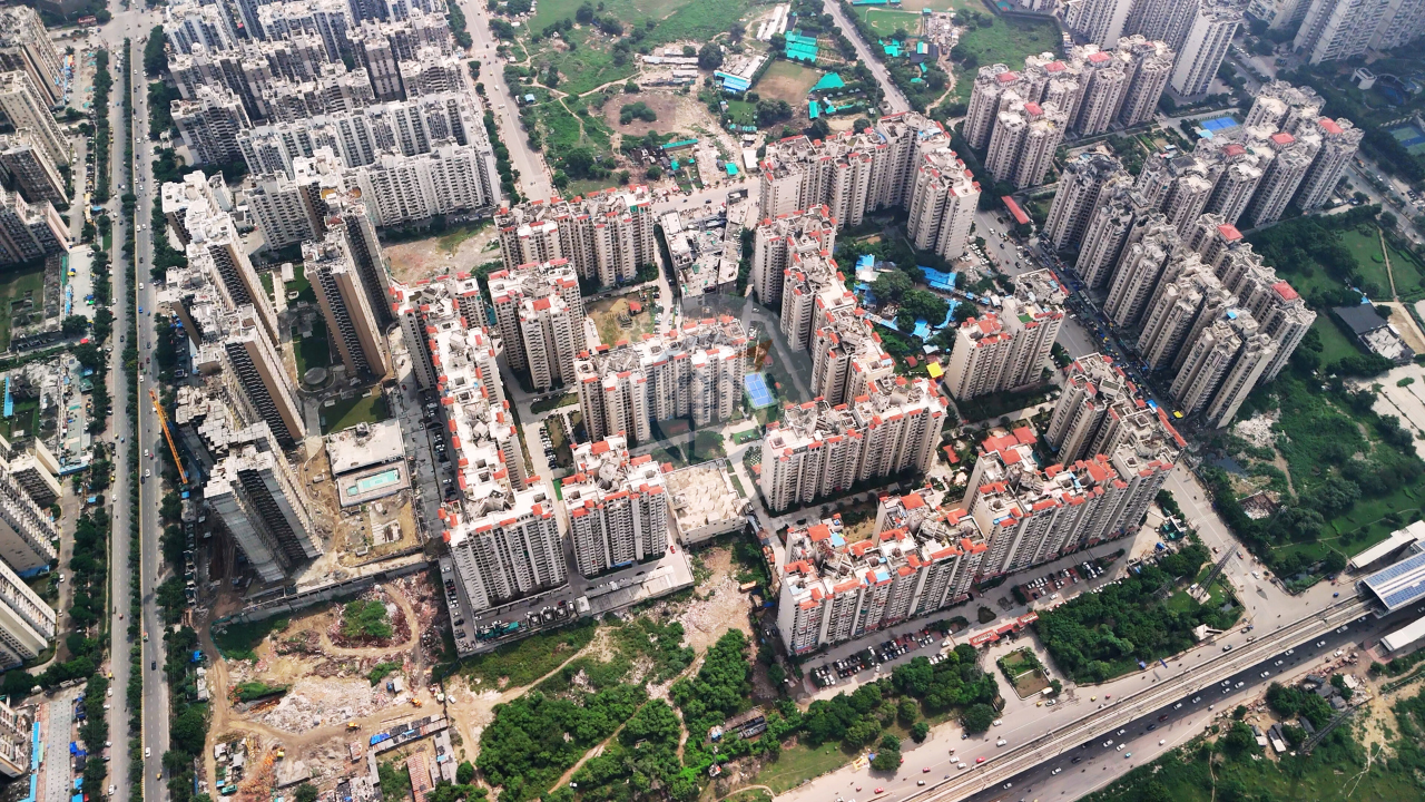 Amrapali Silicon City - Developer Background